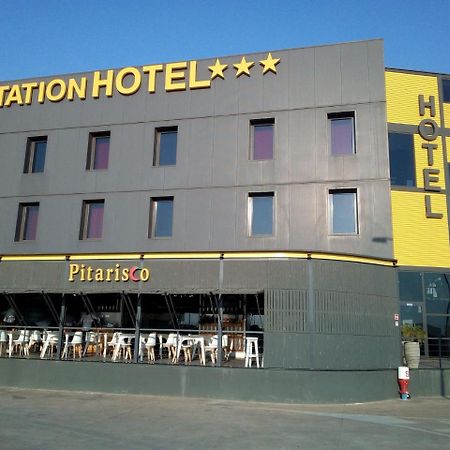 Station Hotel Viana Buitenkant foto